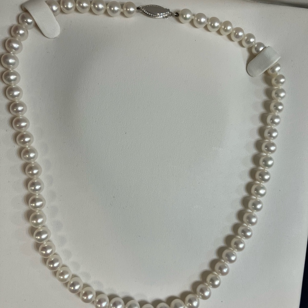 14k white gold freshwater cultured pearl strand (7-7.5mm)